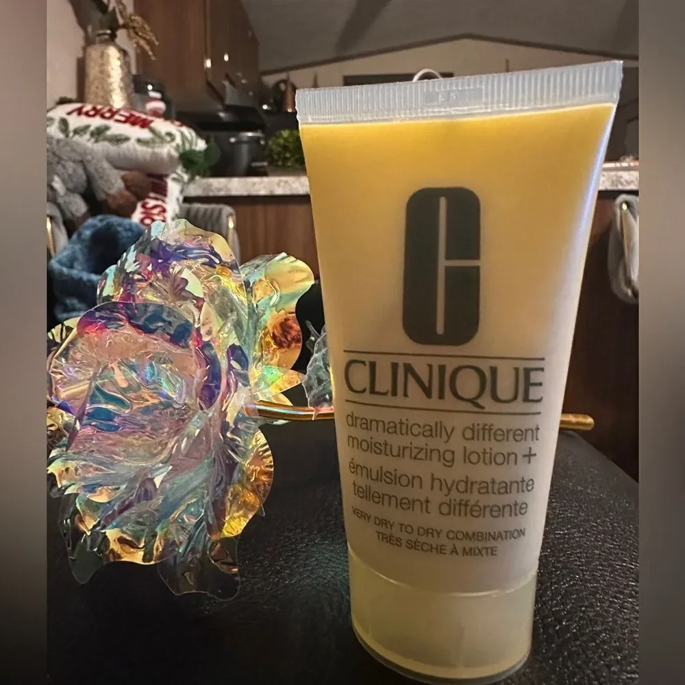 Clinique Dramatically Different Moisturizing Lotion+ 1.7 oz – New